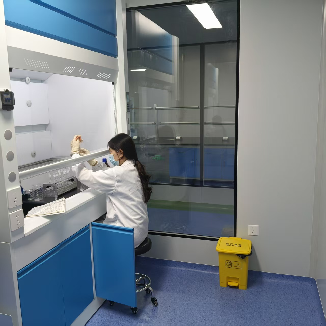 Quality-control laboratory environment