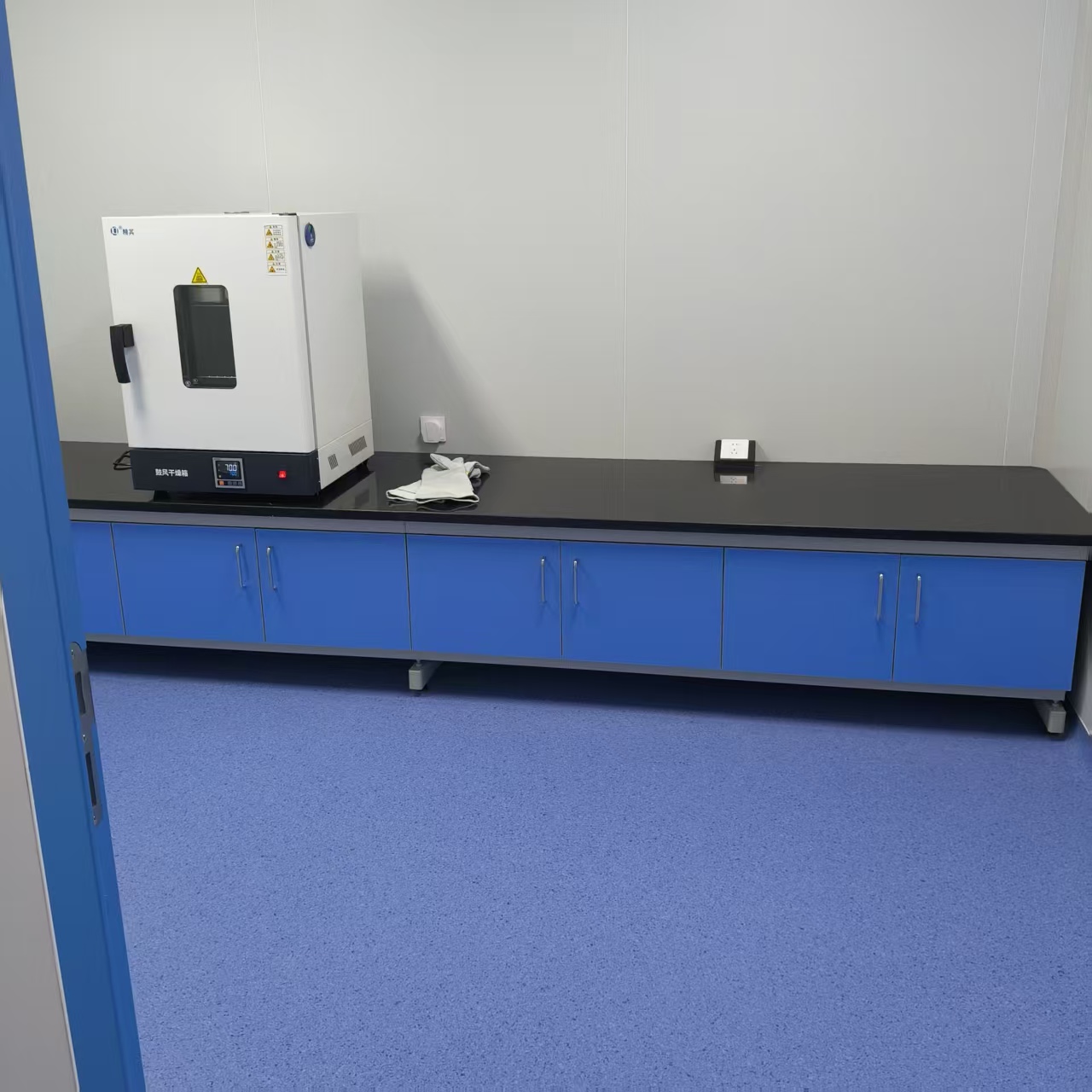 Laboratory review environment